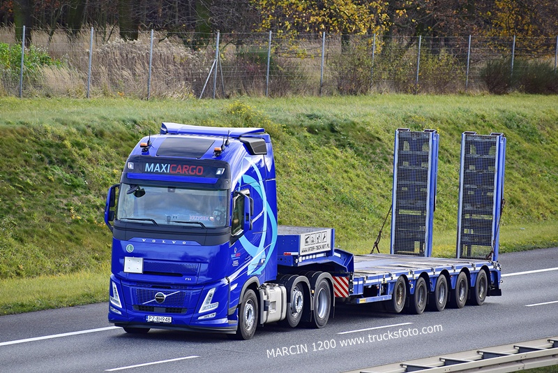 _DSC4986 MAXI CARGO-crop-VOLVO FH AERO.JPG