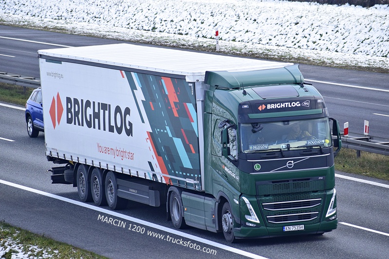_DSC6291-crop-BRIGHTLOG-VOLVO FH5.JPG