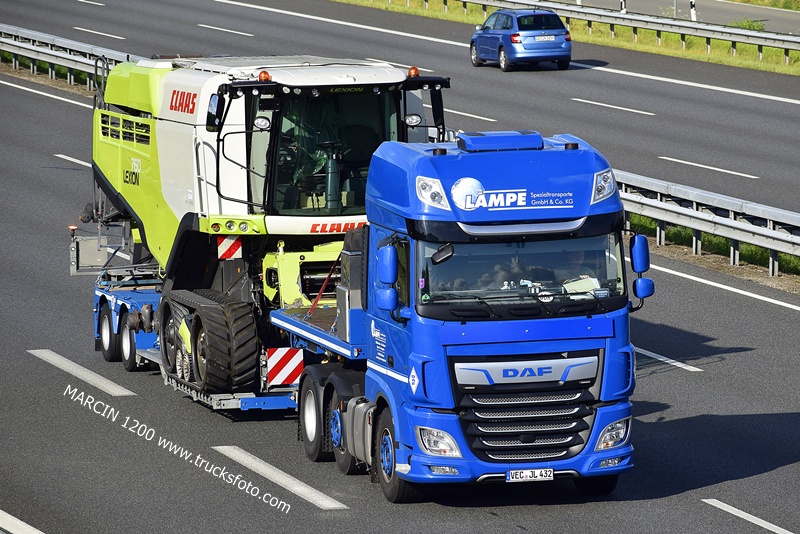 _DSC8039 LAMPE-crop-DAF XF 106 II - CLAAS LEXION 760.JPG
