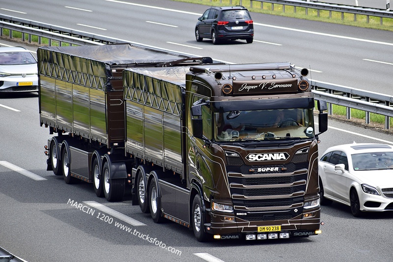 _DSC9219 JESPER V.SORENSEN-crop-SCANIA S660 V8 - Jesper V. Sorensen.JPG