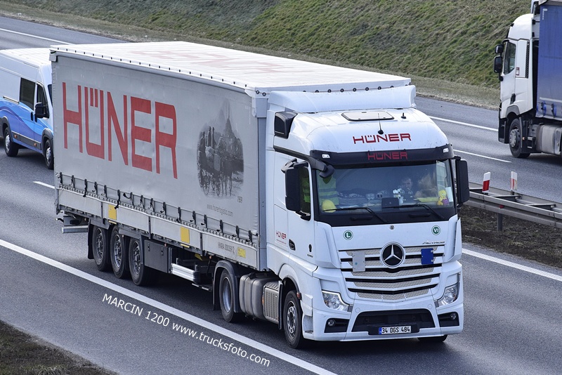 _DSC4287 HUNER-crop-ACTROS MP5.JPG