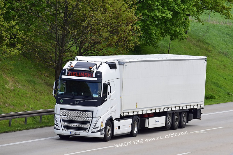 _DSC1376 ZIELIŃSKI-crop-VOLVO FH5.JPG