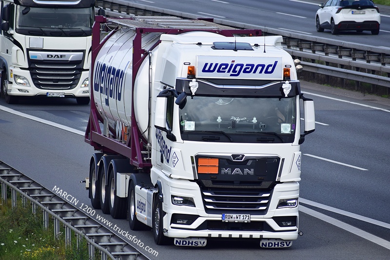 _DSC8422 WEIGAND-crop-MAN TGX II.JPG