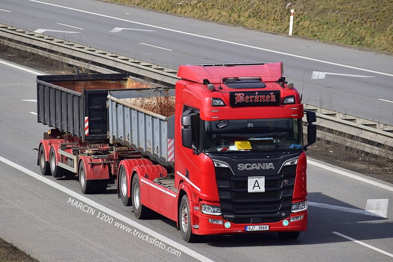_DSC2485 BERANEK-crop-SCANIA R650 V8.JPG