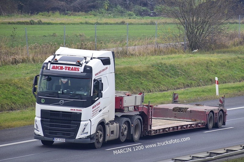 _DSC5323 MICH-TRANS-crop-VOLVO FH5.JPG