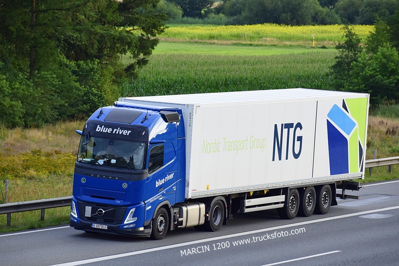 _DSC8279 BLUE RIVER-crop-VOLVO FH AERO.JPG