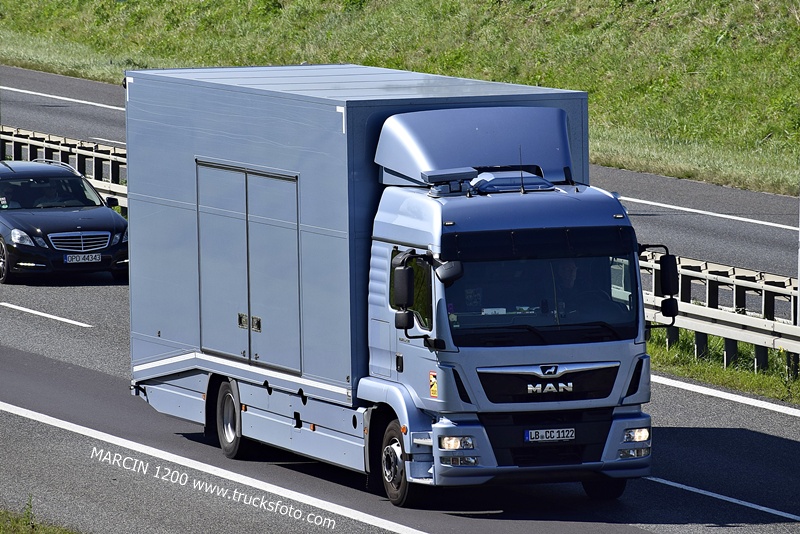 _DSC65031 MAN TGL-crop-----.JPG