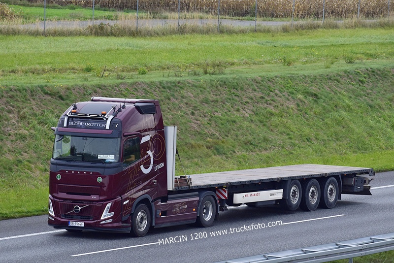 _DSC2853 Strunobet-crop-Volvo FH Aero 30lat Volvo w Polsce - Strunobet.JPG