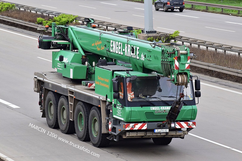 _DSC5424 ENGEL-KRANE-crop-GROVE.JPG