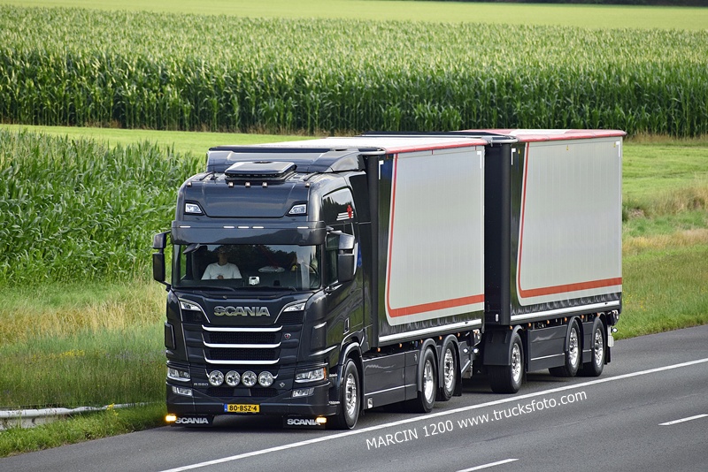 _DSC1133 SCANIA R NG-crop-SCANIA R590 V8.JPG