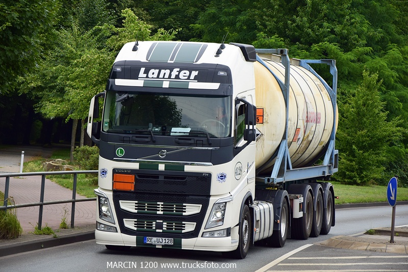 _DSC5275 LANFER-crop-VOLVO FH4.JPG