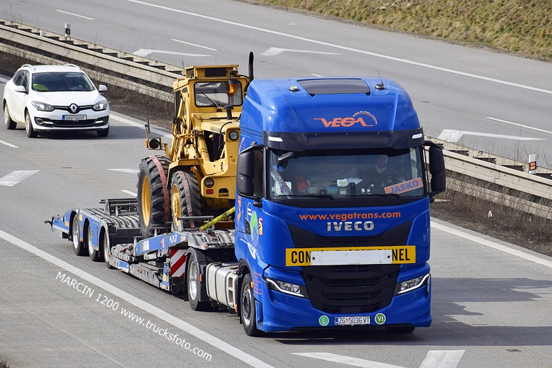 _DSC2857 VEGA-crop-IVECO S-WAY.JPG
