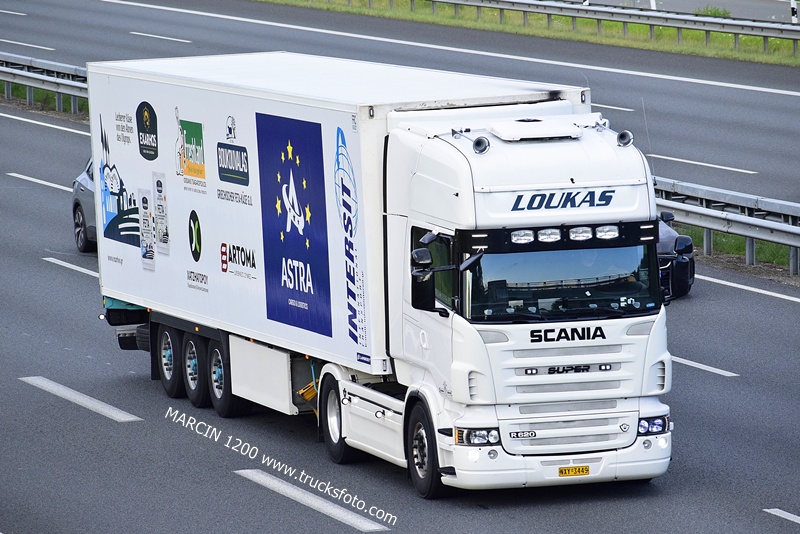 _DSC8210 LOUKAS-crop-SCANIA R620 V8 GREECE.JPG