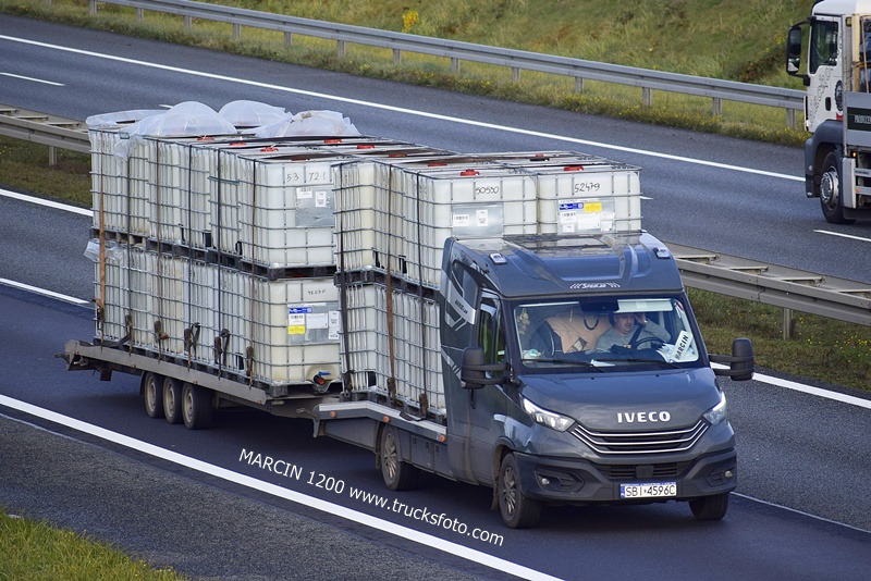 _DSC4832 BUS IVECO-crop-DAILY.JPG
