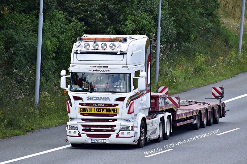 _DSC8142 SCANIA R STREAMLINE-crop-SCANIA R580 V8.JPG