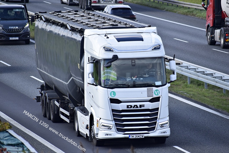 _DSC2506 Carbon Logistic-crop-DAF XG.JPG