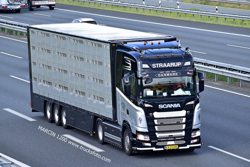 _DSC8069 STRAARUP-crop-SCANIA S560.JPG