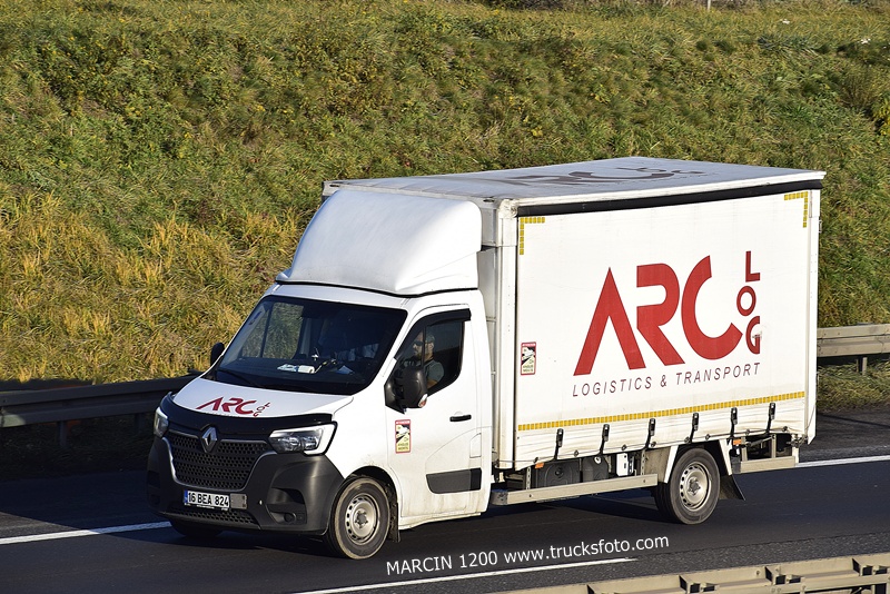 _DSC7329 ARC LOG-crop-RENAULT MASTER.JPG