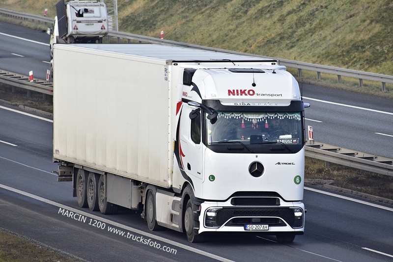 _DSC8629 Niko Transport-crop-ActrosL ProCabin.JPG