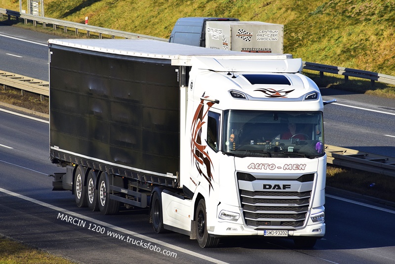 _DSC7799 AUTO MEN-crop-DAF XG.JPG