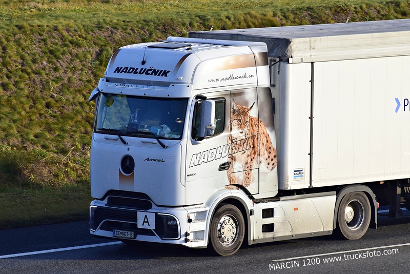 _DSC7706 NADLUCNIK-crop-ActrosL ProCabin.JPG