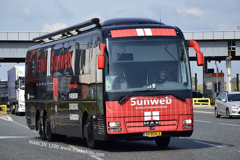 _DSC7897 AUTOBUS MAN-crop-MAN LION'S COACH- TEAM SUNWEB.JPG