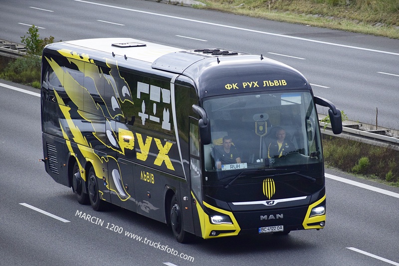 _DSC1982 AUTOBUS MAN-crop-FC RUKH LWÓW.JPG