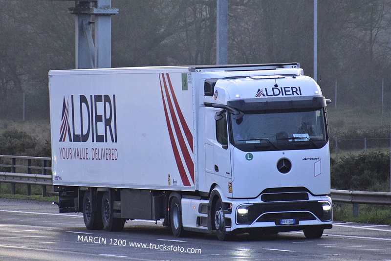 _DSC9215 ALDIERI-crop-ActrosL ProCabin.JPG