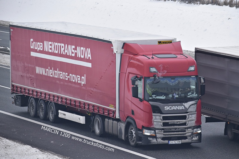 _DSC3852 GRUPA NIEKOTRANS-NOVA-crop-SCANIA R NG.JPG