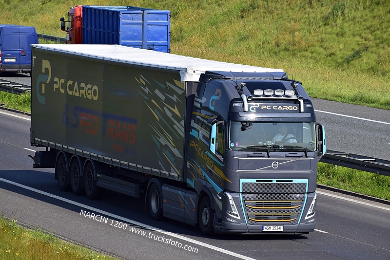 PC CARGO-crop-VOLVO FH5.JPG