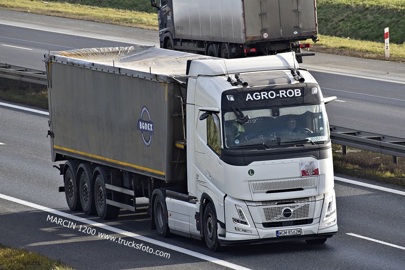 _DSC7993 AGRO ROB-crop-VOLVO FH AERO.JPG