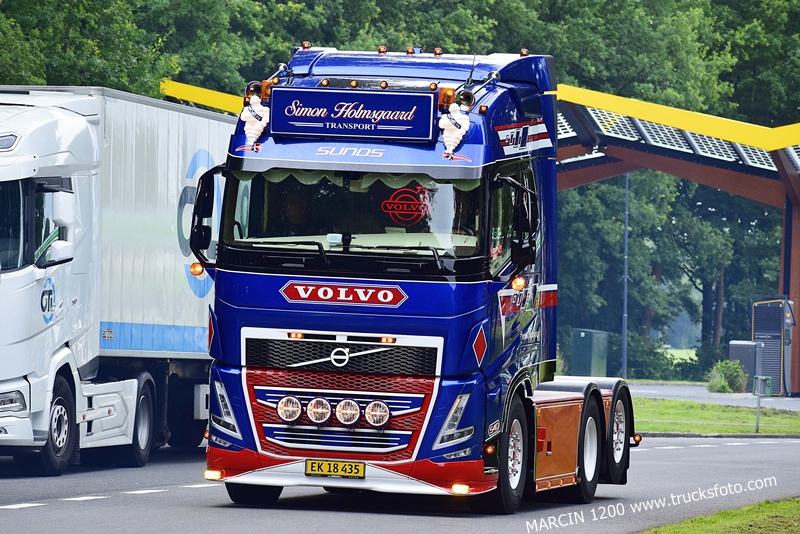 _DSC9795 SIMON HOLMSGAARD-crop-VOLVO FH5.JPG