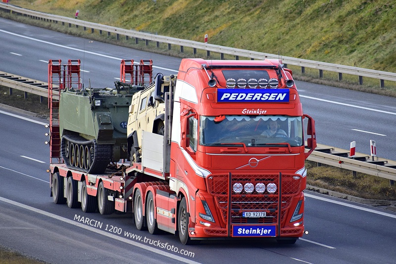 _DSC8179 PEDERSEN-crop-VOLVO FH5.JPG