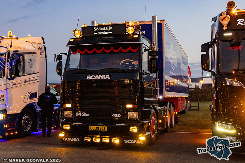 Scania 143M.jpg