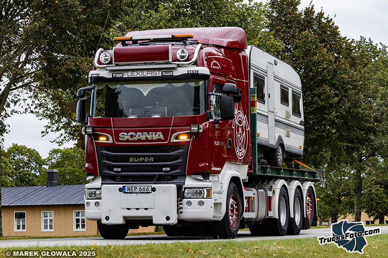 Scania R580 V8 - Magnus Kvist Maskin Flexilast.jpg