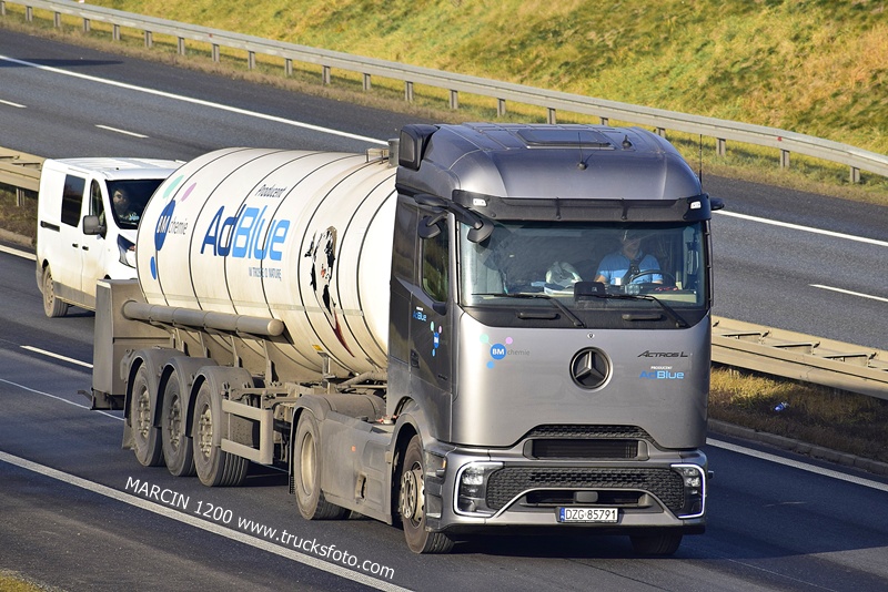 _DSC8598 BM Chemie-crop-ActrosL ProCabin.JPG