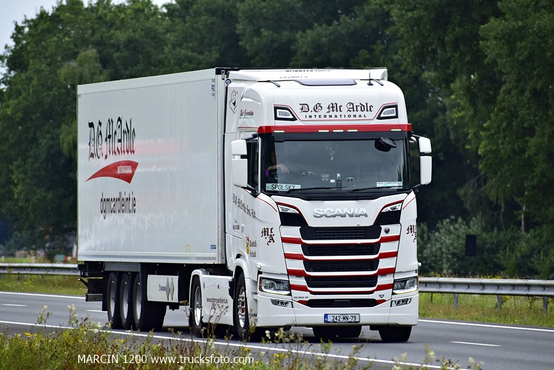 _DSC0834 D.G McArdle-crop-SCANIA S530 V8.JPG