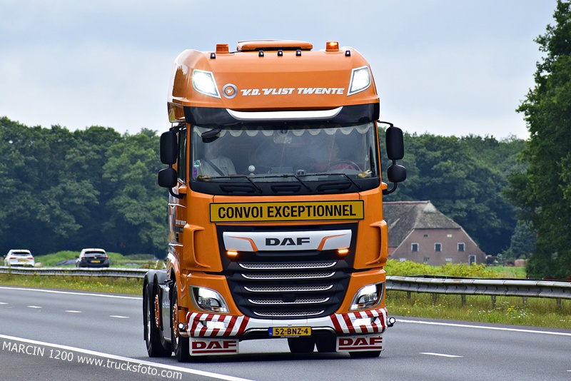 _DSC9939 V.D. VLIST TWENTE-crop-DAF XF 106 II.JPG