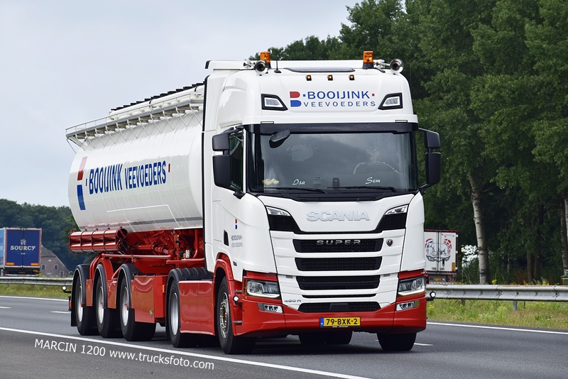 _DSC9828 BOOIJINK VEEVOEDERS-crop-SCANIA R460 NG.JPG