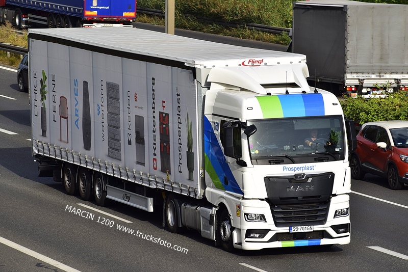_DSC1891 PROSPERPLAST-crop-MAN TGX II - Fliegl.JPG