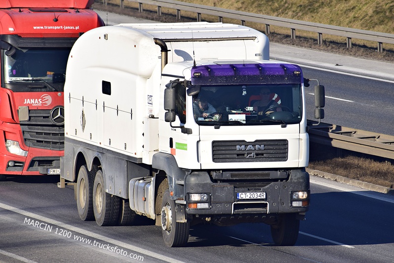 _DSC1019 Geofizyka Toruń-crop-MAN TGA.JPG