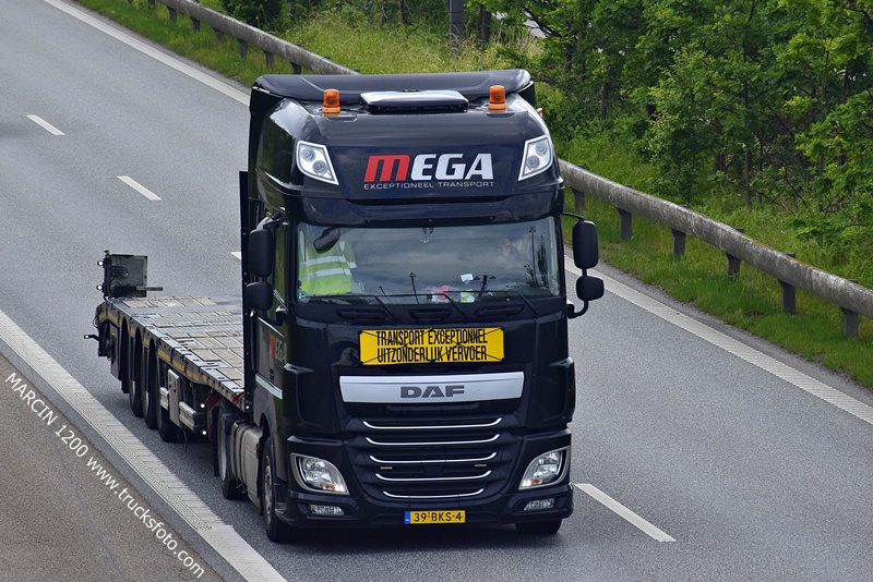 _DSC4504 MEGA-crop-DAF XF 106.JPG