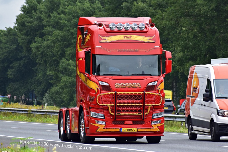 _DSC0425 VUIK LOGISTICS-crop-SCANIA R NG.JPG