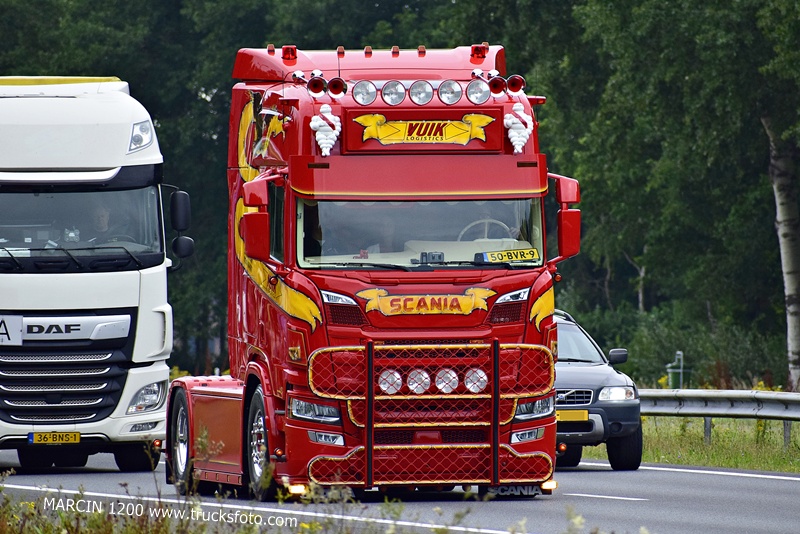 _DSC0972 VUIK LOGISTICS-crop-SCANIA R NG.JPG