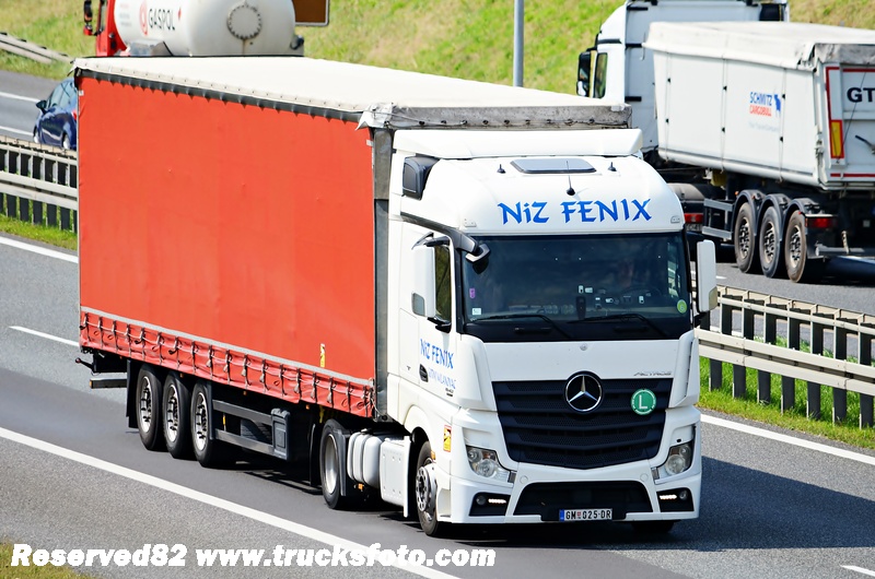 DSC_0202 NIZ FENIX.JPG