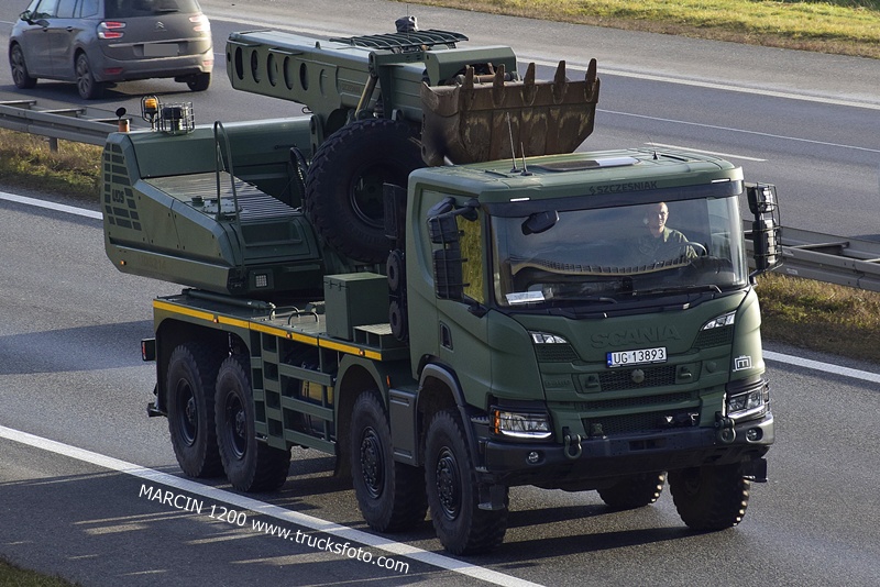 _DSC8003 WOJSKO PL-crop-Scania P460 XT 8x8 UDS 214-SZCZEŚNIAK.JPG
