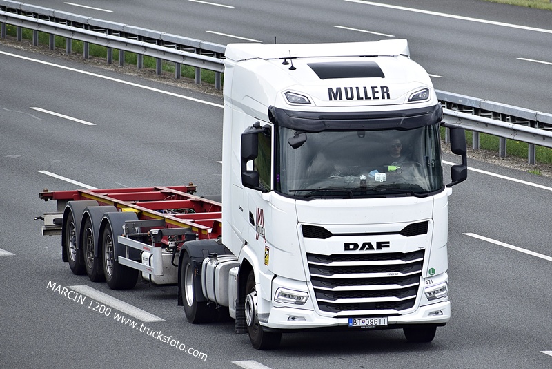 _DSC9026 MULLER-crop-DAF XG.JPG