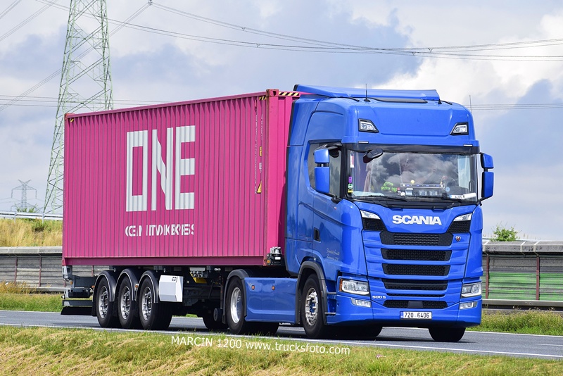 FRANTISEK SIMCIK-crop-SCANIA S500.JPG