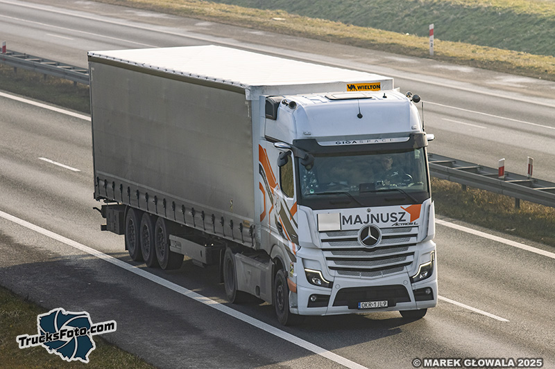 Mercedes-Benz Actros L - Majnusz.jpg