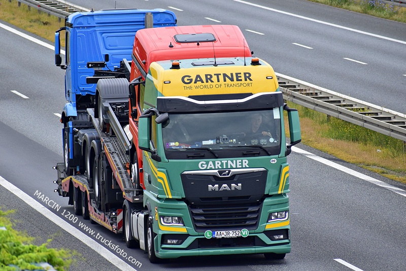 GARTNER (6)-crop-MAN TGX II.JPG